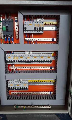 Disjuntores e quadros de distribuição Disjuntores e quadros de distribuição