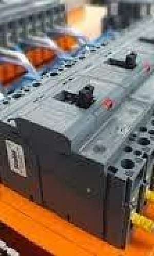 Montagem de painéis elétricos Montagem de painéis elétricos