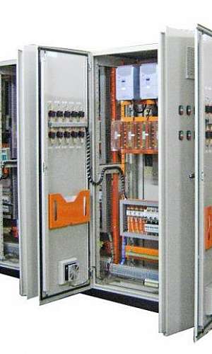 Montagem de quadro de comando Montagem de quadro de comando