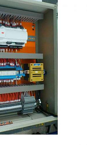 Quadro de comando com plc Quadro de comando com plc