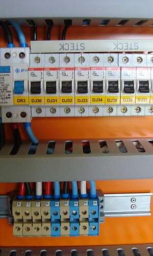 Quadro de comando elétrico residencial Quadro de comando elétrico residencial
