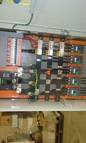 Quadro de distribuição de energia Quadro de distribuição de energia