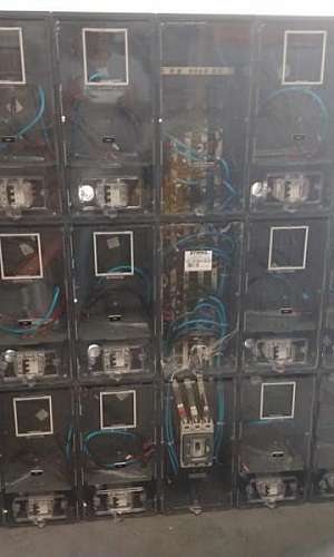 quadro de medição geral de energia com 8 medidores quadro de medição geral de energia com 8 medidores